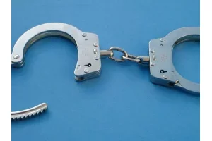 Abomey-Calavi : un homme menotté pour avoir perturbé l'audience au tribunal 