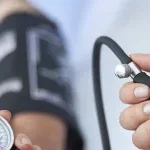 Eviter l'hypertension : 7 aliments à forte teneur en sel à ne pas consommer de manière excessive, selon le cardiologue Kamel Lafia