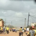 Jalousie à Abomey-Calavi : il abandonne sa femme dans sa propre voiture en pleine rue et prend zémidjan avec la maîtresse