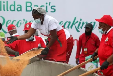 Guinness World Records : Hilda Baci fait une nouvelle entrée avec la cuisson de près de 9 tonnes de riz jollof