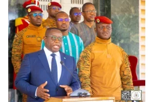 « Nous sommes des frères », Julius Maada Bio, président en exercice de la Cédéao, au Capitaine Traoré 