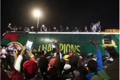 CAN 2025 : accueil triomphal des Lions de la Teranga à Dakar avec le trophée 