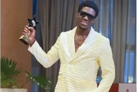 Showbiz : devenu artiste, Axel Merryl fait une forte déclaration sur son passé de « comédien »