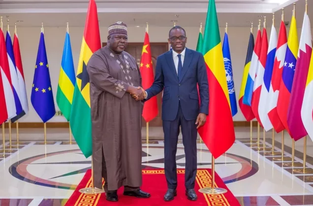 Mohammed Abubakari Manaf, ambassadeur du Ghana au Bénin présente les copies figurées de ses lettres de créances