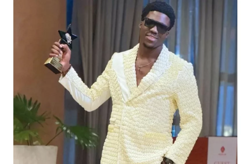 Showbiz : devenu artiste, Axel Merryl fait une forte déclaration sur son passé de « comédien »