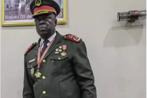 Guinée-Bissau : un général investi président après le coup d'État militaire