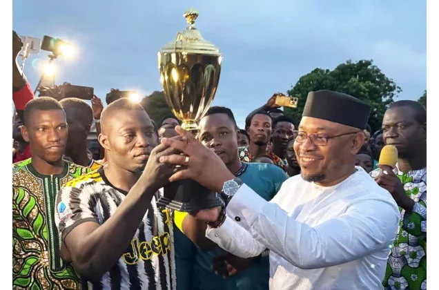 Tournoi de football à Savè : Bio Tchané et le DGPD Cyriaque Edon soutiennent la jeunesse