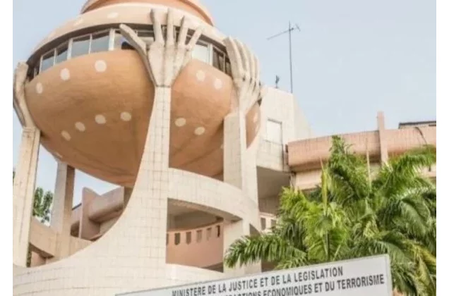 Bénin : un ex-commandant français d'une unité de forces spéciales poursuivi