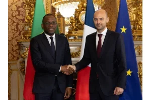 Diplomatie : le ministre Olushegun Bakari reçu par Jean Noël Barrot à Paris