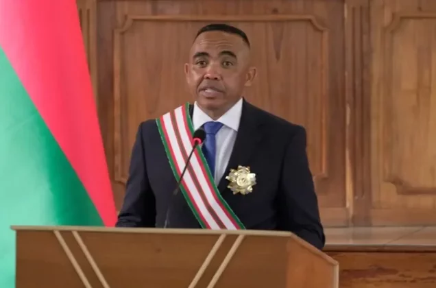 Madagascar : le président Michael Randrianirina limoge son Premier ministre et tout le gouvernement 