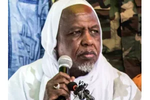 Au Mali, l'imam Dicko prend les rênes d'une nouvelle coalition d'opposition à Assimi Goïta