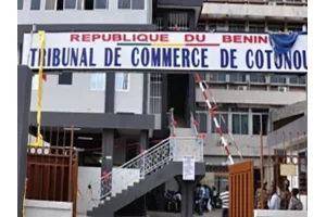 Tribunal de commerce de Cotonou : un citoyen réclame plus de 30 millions FCFA à une banque, les faits