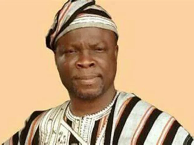 Bertin Koovi suspendu pour 02 raisons par le Bloc Républicain