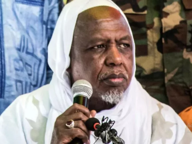 Au Mali, l'imam Dicko prend les rênes d'une nouvelle coalition d'opposition à Assimi Goïta