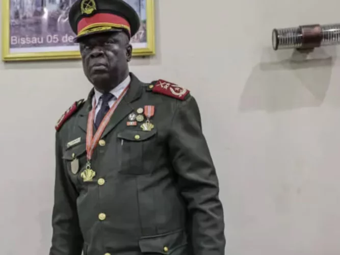 Guinée-Bissau : un général investi président après le coup d'État militaire