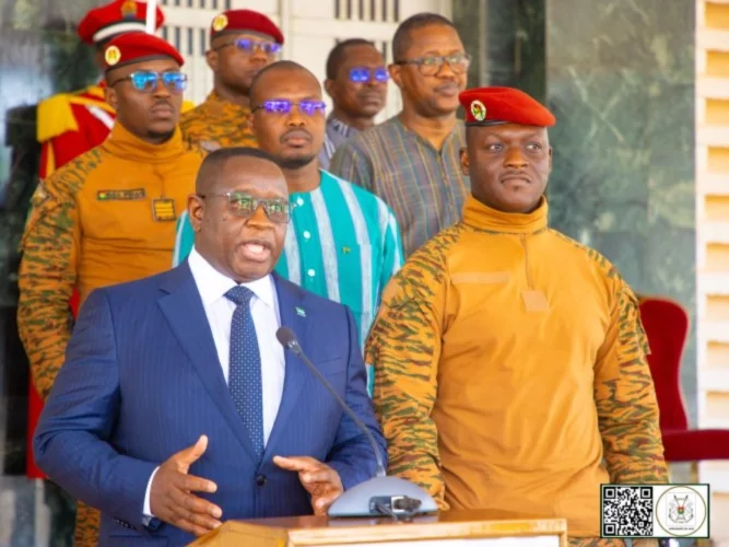 « Nous sommes des frères », Julius Maada Bio, président en exercice de la Cédéao, au Capitaine Traoré 
