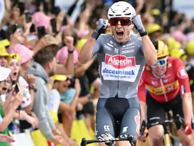 Cyclisme-Tour de France 2025 : Jasper Philipsen remporte la 1re étape au sprint