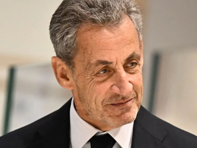 Affaire financement libyen : Nicolas Sarkozy obtient sa remise en liberté sous contrôle judiciaire 