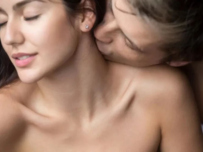 Vie de couple : 05 positions s3xu3lles à privilégier durant cette période de fraîcheur