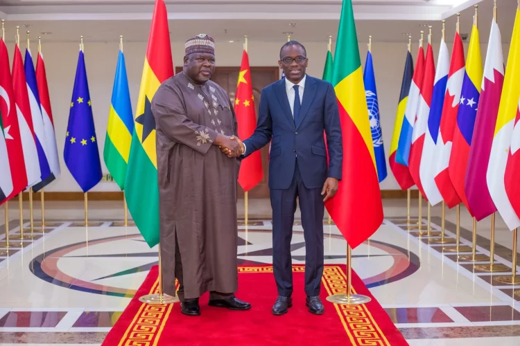 Mohammed Abubakari Manaf, ambassadeur du Ghana au Bénin présente les copies figurées de ses lettres de créances