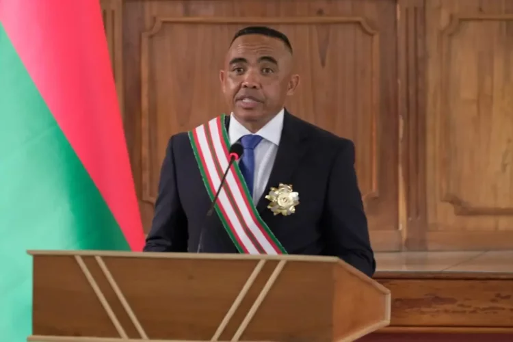 Madagascar : le président Michael Randrianirina limoge son Premier ministre et tout le gouvernement 